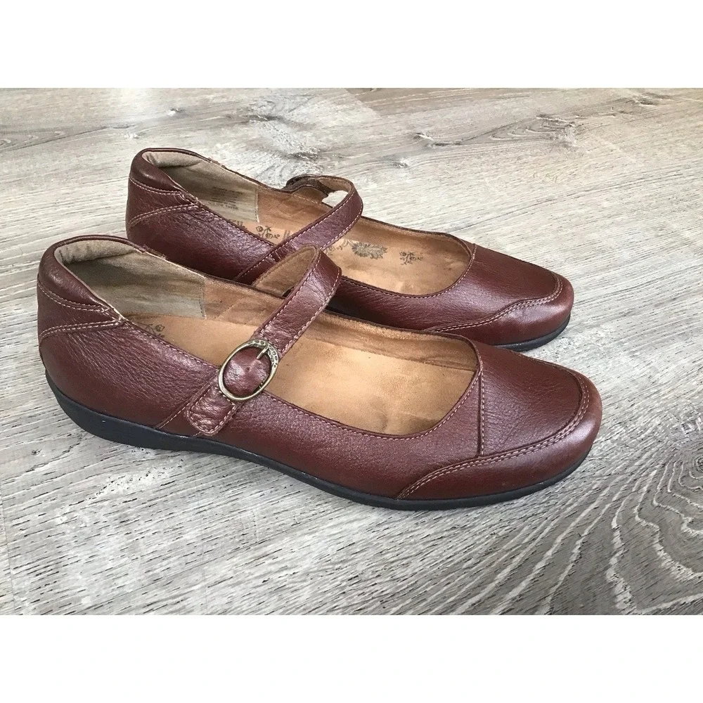 Taos Uncommon Womens 11 W Brown Leather Mary Janes Flats Curves and Pods Comfort